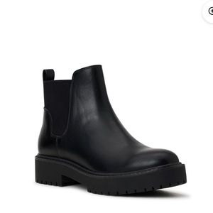 Time and tru black boots with lug sole